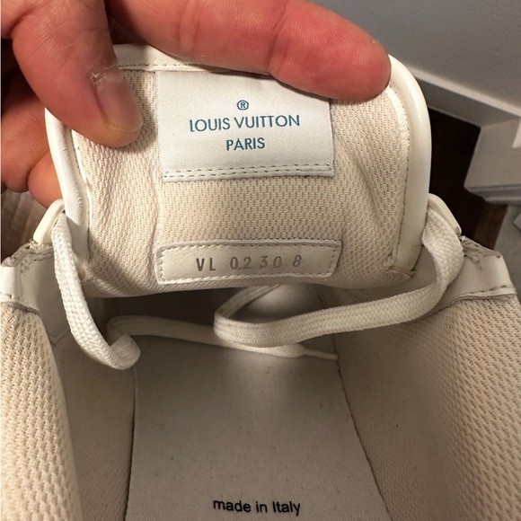 LOUIS VUITTON PARIS AUTHENTIC SNEAKER. 1 use Great cond. Shoelaces and dustbag! - Picture 4 of 4